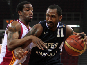 Liga Turca (J20): Efes Pilsen vuelve a naufragar ante un muy sólido Galatasaray. Fenerbahce, a lo suyo