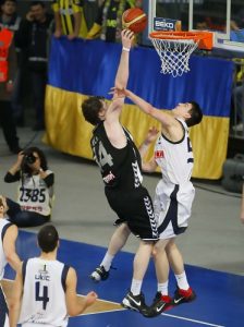 Liga Turca (J21): Tropiezo de Fenerbahce ante un imparable Besiktas. Debut con derrota del Banvit para Juan Dixon. AJ Ogilvy, MVP