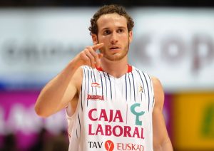 Un parcial de 8-0 y otro de 17-0 anulan al Cajasol en Vitoria (81-57)