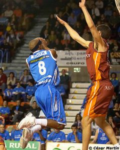 Espectacular estreno anual en casa de Autocid ante el líder (84-72)