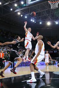 Coby Karl acabará la temporada en el Armani Jeans de Milán