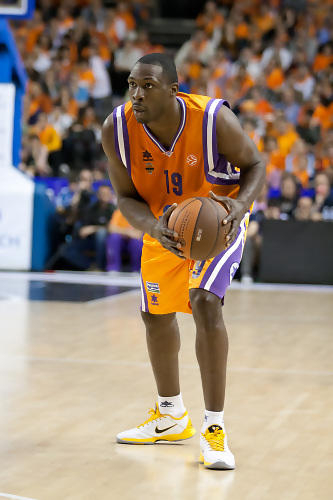 Florent Pietrus se gana quedarse en Valencia hasta final de temporada
