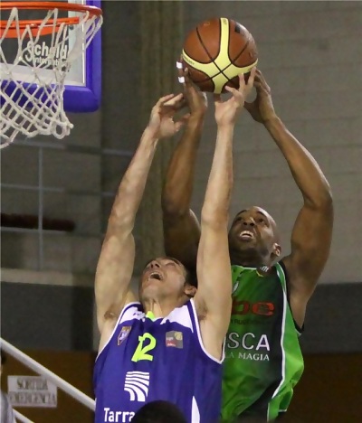 Jeff Bonds, un alero experimentado para el debutante Clavijo