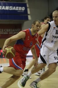 Liga Rusa (J19): a río revuelto, ganancia de pescadores: CSKA vence a Unics en su duelo fraticida por la cabeza de la tabla y Lokomotiv, nuevo líder
