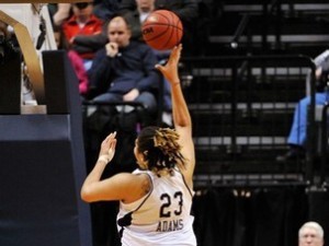 WNBA: ¡Danielle Adams, 104 kilos, también destaca con las pros!