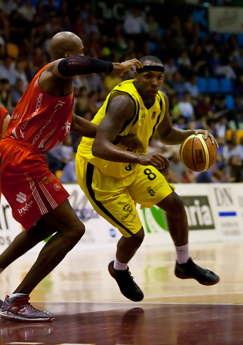 El ex ACB+LEB Kahiem Seawright cambia Trotamundos de Carabobo por Gimnasia de Comodoro