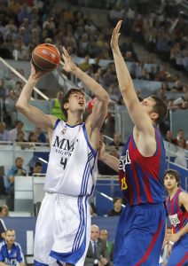 El Real Madrid rompe su maldición ganando al Regal FC Barcelona en la prórroga