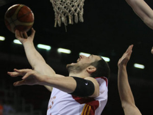 Liga Turca (J26): Efes Pilsen recupera la 3ª plaza. Fenerbahce sigue imparable; Galatasaray, arrollador. El ex Fuenlabrada Alan Voskuil debuta en Bornova