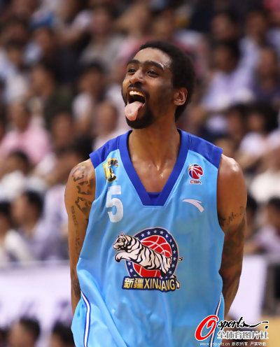 Otras Ligas: Xinjiang y Guandong igualan a 1 en las series finales de la Liga China. Douby se va hasta los 53 puntos en el primer encuentro. Piratas de Quebradillas sigue líder en Puerto Rico