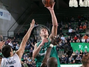 Zoco Europeo: La Benetton cede a Motiejunas al  Prokom Sopot y ficha al ex Celtic Brian Scalabrine; Austin Daye (Pistons), al Khimki