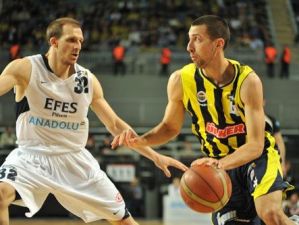 Liga Turca (J27 + J28): Fenerbahce vence en la misma semana a Galatarasay y Efes Pilsen para asegurarse la primera plaza