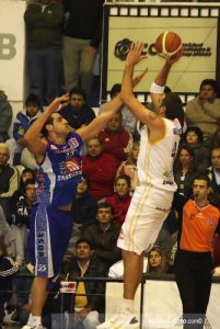 Liga Argentina (Cuartos de final J2 y J3): el lider de la fase regular cae ante el 10º. Lou Roe domina y alcanza un nuevo MVP semanal