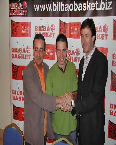 Lagun Aro Bilbao Basket y Javi Salgado seguirán unidos por dos campañas más