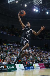 Bizkaia Bilbao Basket asegura Playoff y pone pie y medio en Europa a costa de un Menorca Básquet lleno de dignidad