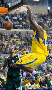 Zoco NBA-Europa: Knicks (James White) y Pistons (Vyacheslav Kravtsov) buscan refuerzos en Europa. Semih Erden deja la NBA y Panathinaikos se blinda con Schortsanitis; Basile, a Emporio Armani