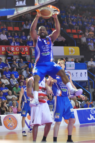 Jerome Tillman también renueva en Ford Burgos