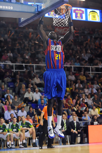 Ndong seguirá una temporada más de azulgrana