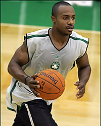 Jay Williams vuelve a tener un contrato en la NBA