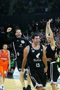Bizkaia Bilbao Basket consuma su gesta más hermosa ante un Power Electronics que echa por la borda la gran labor de toda la temporada