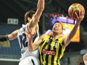 Liga Turca (Semifinales): Fenerbahce barre a Efes Pilsen. Galatasaray, a un paso de la final