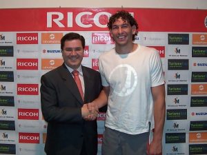 Diego Sánchez renueva en Manresa