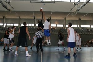 Los favoritos, Dteam y Bsquad empiezan fuerte la Solobasket.com Sabadell League con Middleton, Vivet y Xavi Ventura, destacando