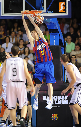 Final ACB:  NavarrOH deja sin argumentos a un combativo Bizkaia Bilbao Basket (74-67)