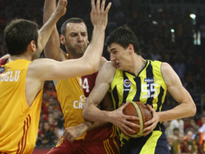 Liga Turca (Final): Josh Shipp salva para Galatasaray <i>in extremis</i> el primer match ball de Fenerbahce