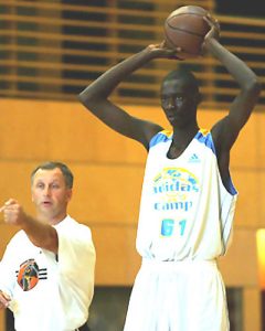 Campus & Stage Attack escenario para futuros <i>prospects</i> como Mbao (2.15) o Bertoso (2.05)