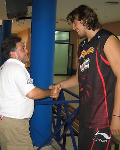 Pau Gasol vuelve a quedarse solo en la pintura