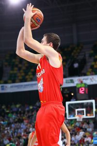 Joan Tomàs da el salto a la Adecco Oro con C.B. Clavijo