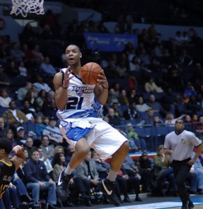 Mercado Adecco Plata: Sammy Monroe será la referencia exterior de Tenerife Baloncesto; Lan Mobel trae de vuelta a Beñat Barberena