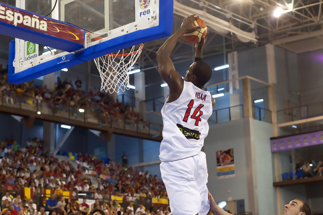 Victoria con trasfondo de las lesiones de Ricky y Rudy (79-57)