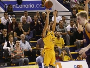 Más movimientos en las ligas Adecco: Fabio Santana también llega a La Palma procedente del Gran Canaria. Àlex Camarena regresa a Gandía y Alfredo Riera continuará entrenando en Oviedo