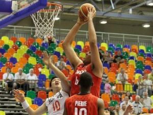 Sim Bhullar, promesa canadiense de 2.25, firma con la universidad de New México State porque no tenía dinero para ir a Xavier