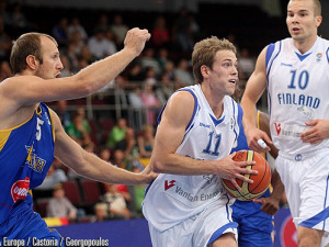 Eurobasket 2011 (J3 C-D): Lección de basket de Finlandia a Bosnia. El huracán McCalebb pasa por encima de Grecia en un duelo teñido por polémicas históricas. Tony Parker, MVP de la Jornada 3