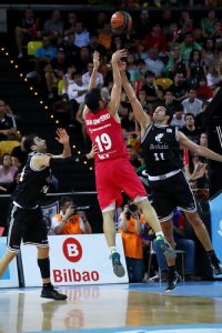 Fernando San Emeterio se redime con un tiro ganador sobre la bocina en Miribilla