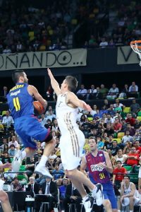 Supercopa Liga Endesa: al Real Madrid le entra el vértigo a ganar y no logra quitarse de encima el “Síndrome Barcelona Regal”