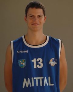 Rostislav Uhlir aterriza en Madrid y podrá debutar el viernes con el Real Madrid en LEB-2