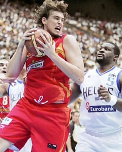 Los Clippers locos por Baby Shaq Schortsianitis y piensan en su cláusula de 500.000 dólares