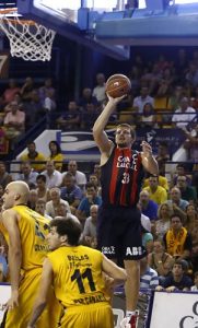 EL – J1 (miércoles); Caja Laboral y Montepaschi incian la temporada con victorias de prestigio en Estambúl y Kazán. Jaka Lakovic brilla, mientras Batum (13+7+8) no es suficiente para Nancy