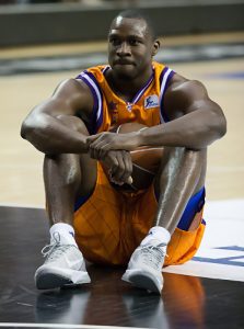 Valencia Basket recupera confianza a base de defensa para derrotar a un gran Lagun Aro (69-60)