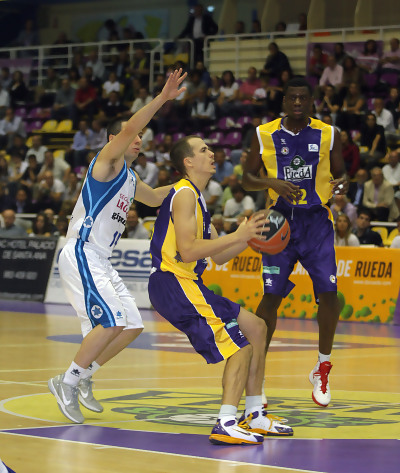 El ACB Isaac López vuelve a la Adecco Oro de la mano de Autocid Ford Burgos