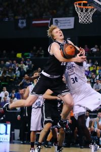 Entre pívots anda el juego: Tomas Hampl a River Andorra y Mansour Kasse a Planasa Navarra