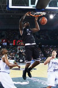 Bizkaia Bilbao Basket se deja llevar, pero vence a FIATC Joventut con un colosal D’or Fischer bajo el aro (78-72)