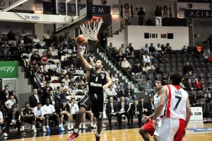 ¡Ligas EXT: D.Williams anota 24 en la victoria del Besiktas; Basile, decisivo en el liderato de Bennet Cantú; Tony Parker pierde en Francia y rumores alrededor del lockout: Rose, Nowitzki, Turiaf!