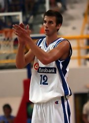 Liga griega (J1): Vladimir Jankovic sorprende a todos; la liga comienza tras solucionarse el conflicto de los derechos televisivos con los favoritos cumpliendo pronósticos