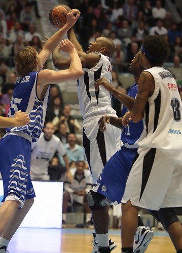 Bernard Hopkins seguirá haciendo historia en la Liga Endesa con Blusens Monbus