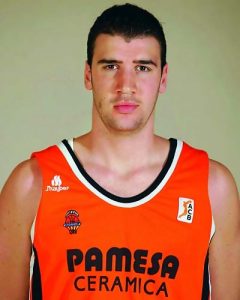 Douglas, Oliver y Miralles dan la primera victoria como visitante al Pamesa Valencia (72-79)