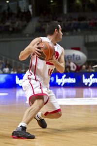 Caja Laboral confirma el fichaje de Carlos Cabezas a pesar de no haber encontrado, de momento, salida a Heurtel